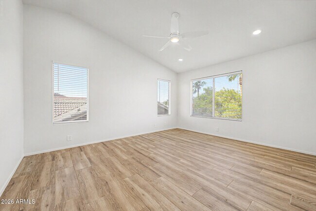 Building Photo - 414 N Hudson Pl