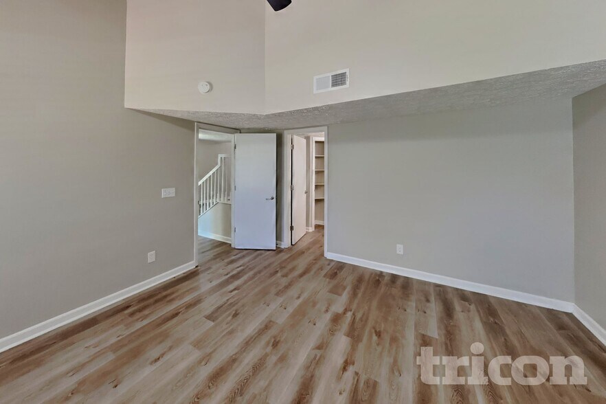 Building Photo - 2773 Riverbend Dr