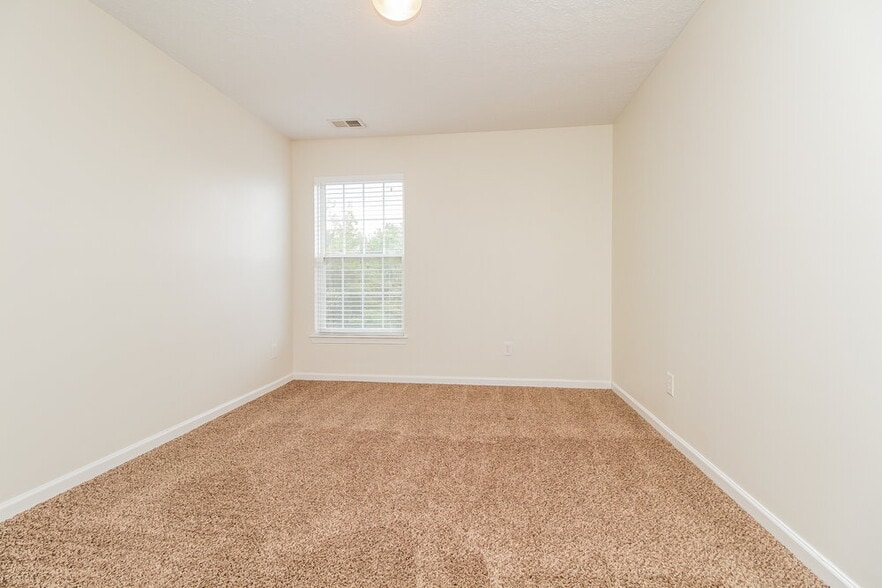 Building Photo - 413 Creekside Ln