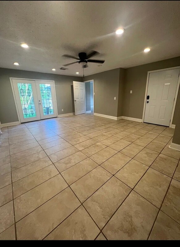 Building Photo - 8601 Homewood Ln