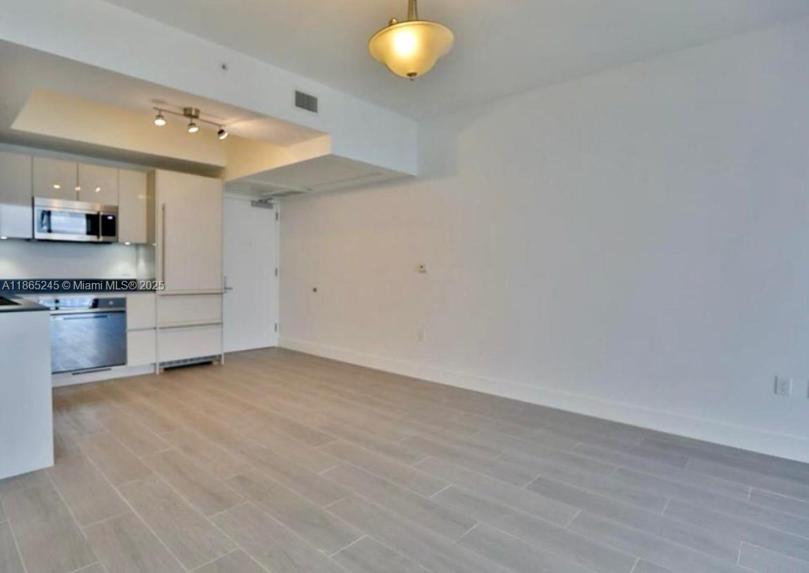 Building Photo - 1010 Brickell Ave