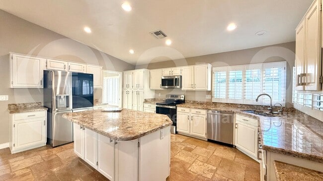 Building Photo - 2744 E Bighorn Ave