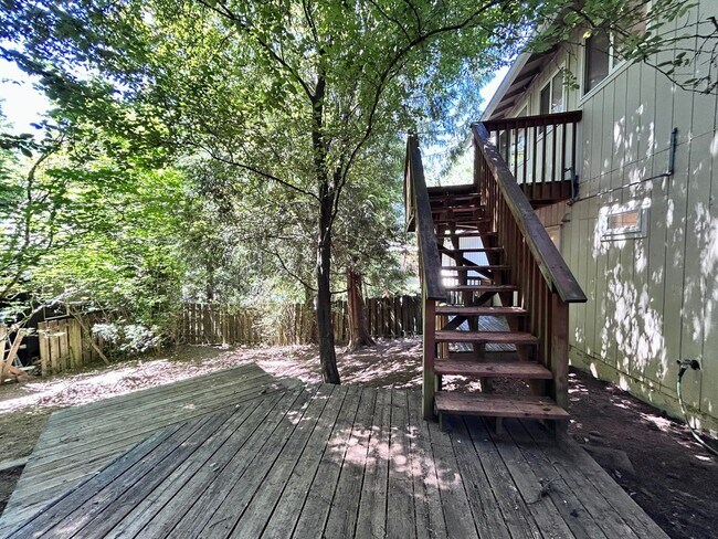 Building Photo - Large 3 Bed, 2 Bath, Sanctuary!