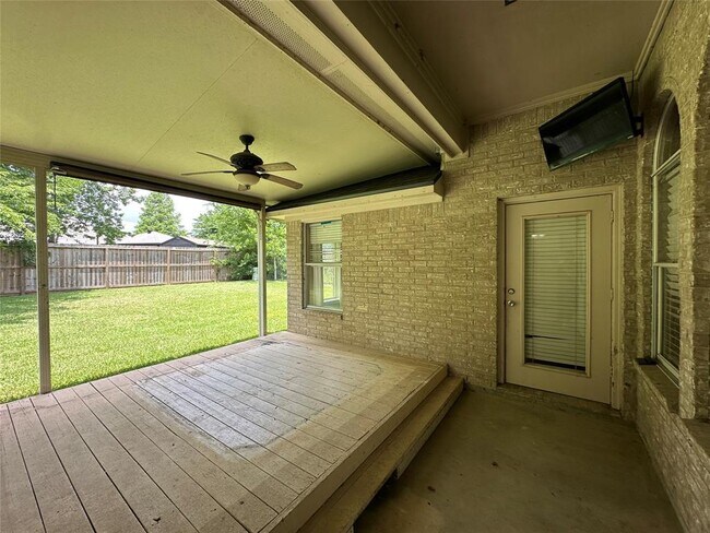 Building Photo - 243 Fantasy Ln