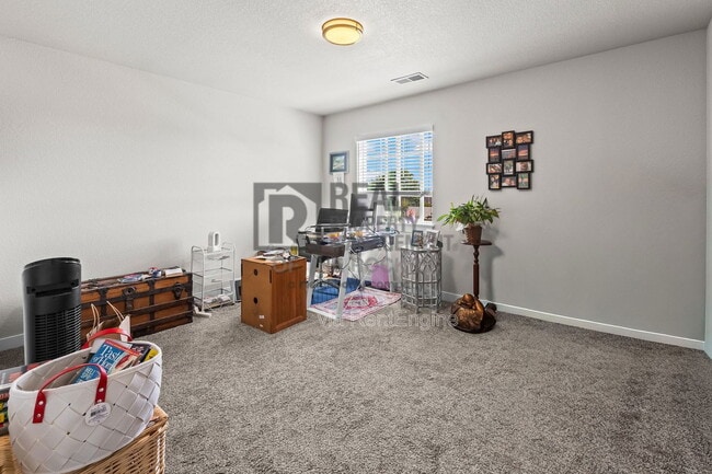 Building Photo - 218 E Chestnut St