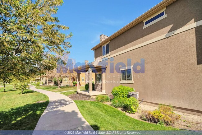 Building Photo - Golf Course Townhouse 3 BD 2.5 BA 2 GA w/ ...