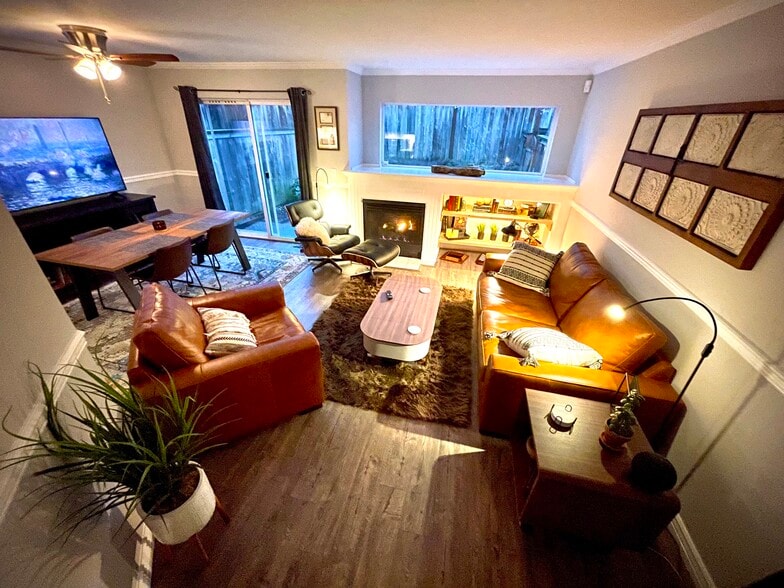 Great windows and light, ceiling fan in dining room. - 1131 115th St SW