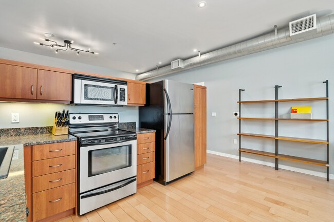 Building Photo - 889 Date St