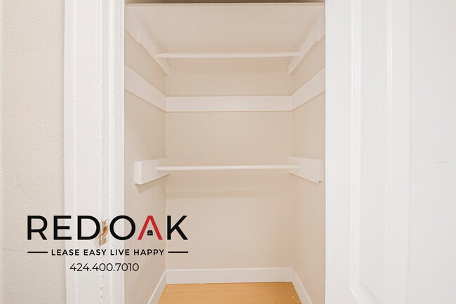 Building Photo - 638 E 82nd St