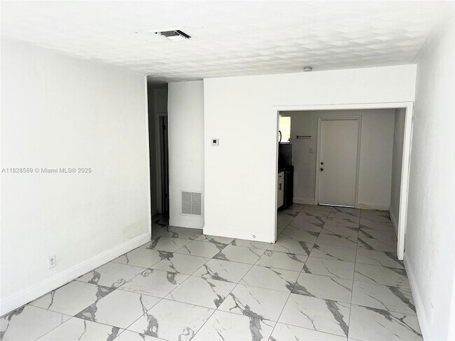 Building Photo - 2226 Cody St