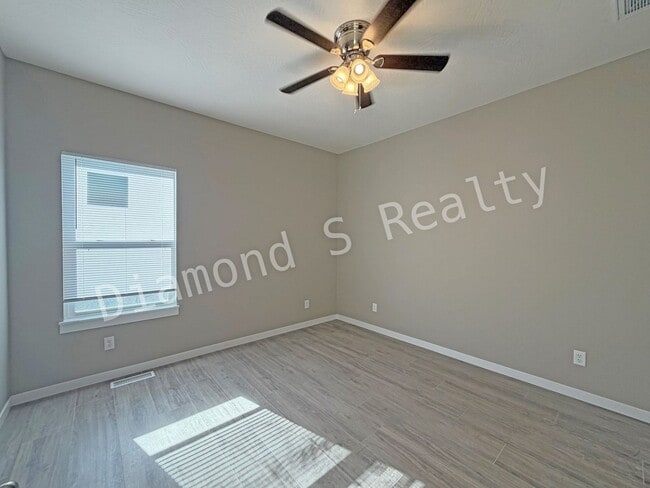 Building Photo - New Construction!  Gorgeous Home with All The Things!