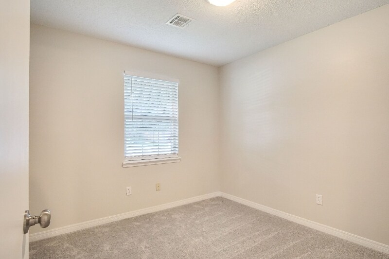 Building Photo - 501 Holly Hill Rd