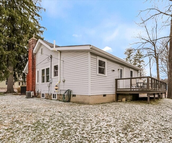 Building Photo - Beautiful New Listing Available August 21, 2026.  Monthly rent $2,100