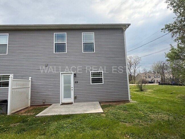 Building Photo - WEST KNOX CEDAR BLUFF AREA 2 BEDROOM 2.5 BATH TOWNHOUSE