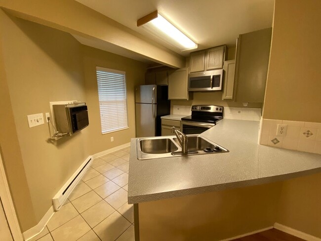 Building Photo - 3565 Windmill Dr