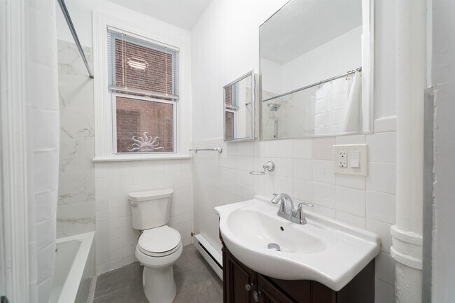 Building Photo - 502 2nd St