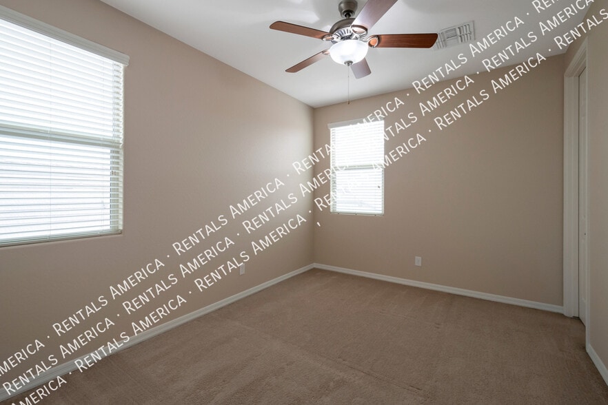 Building Photo - 267 E Kaibab Dr