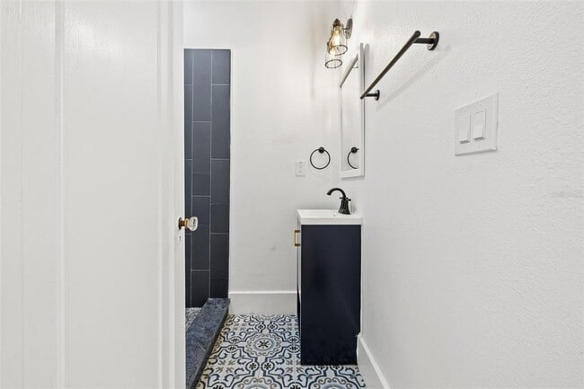 Building Photo - 2830 2nd Ave N