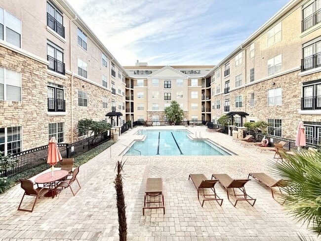 Building Photo - 4221 W Spruce St