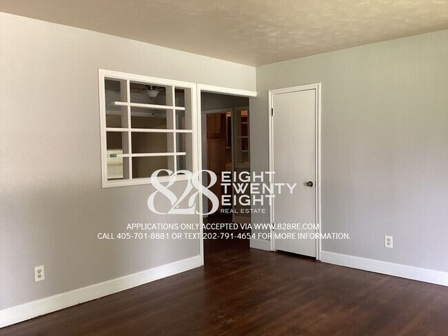 Building Photo - *AVAILABLE NOW* SPACIOUS 3 BED/1.5 BATH SINGLE FAMILY HOME IN MWC!