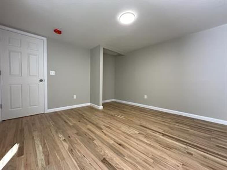 Building Photo - 463 E Main St