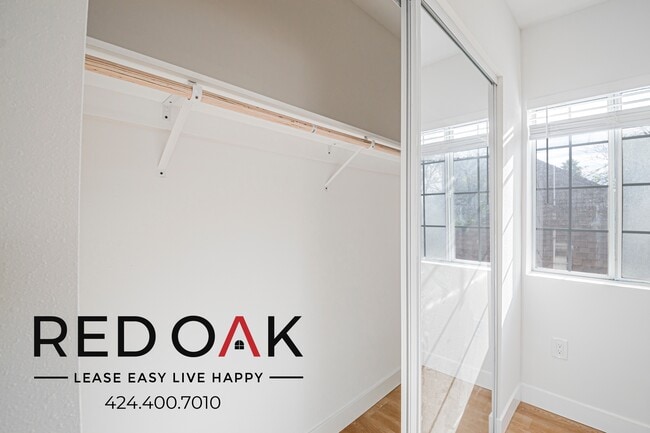 Building Photo - 1611 Oak St