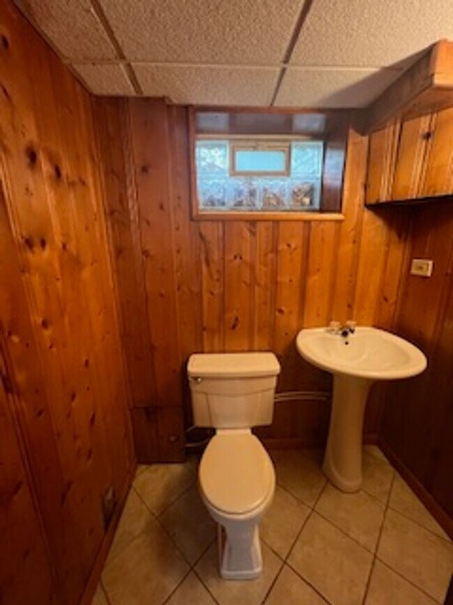 Building Photo - 871 E 232 St