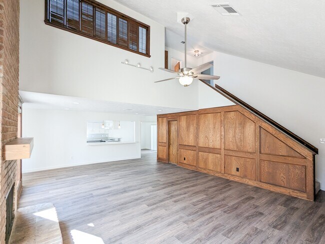 Building Photo - 2706 Oakmont Ln