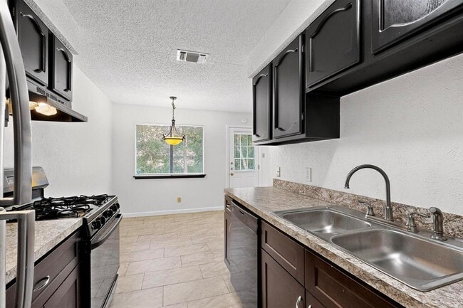 Building Photo - 6605 Bluestone St