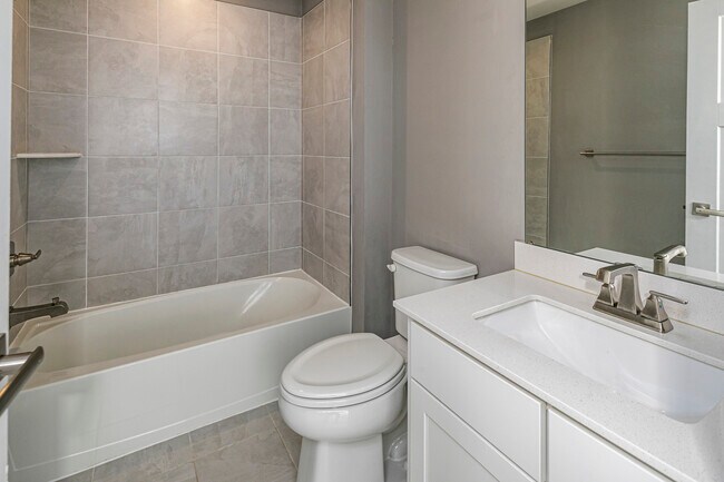 Building Photo - 2410 Lenox Dr