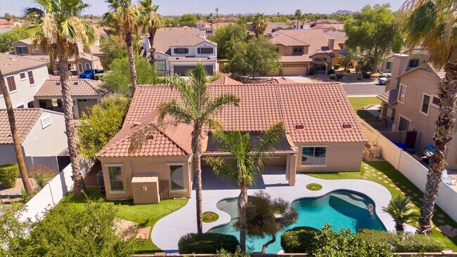 Building Photo - Gorgeous Everything you Need 4Bedroom plus Den Chandler Home!