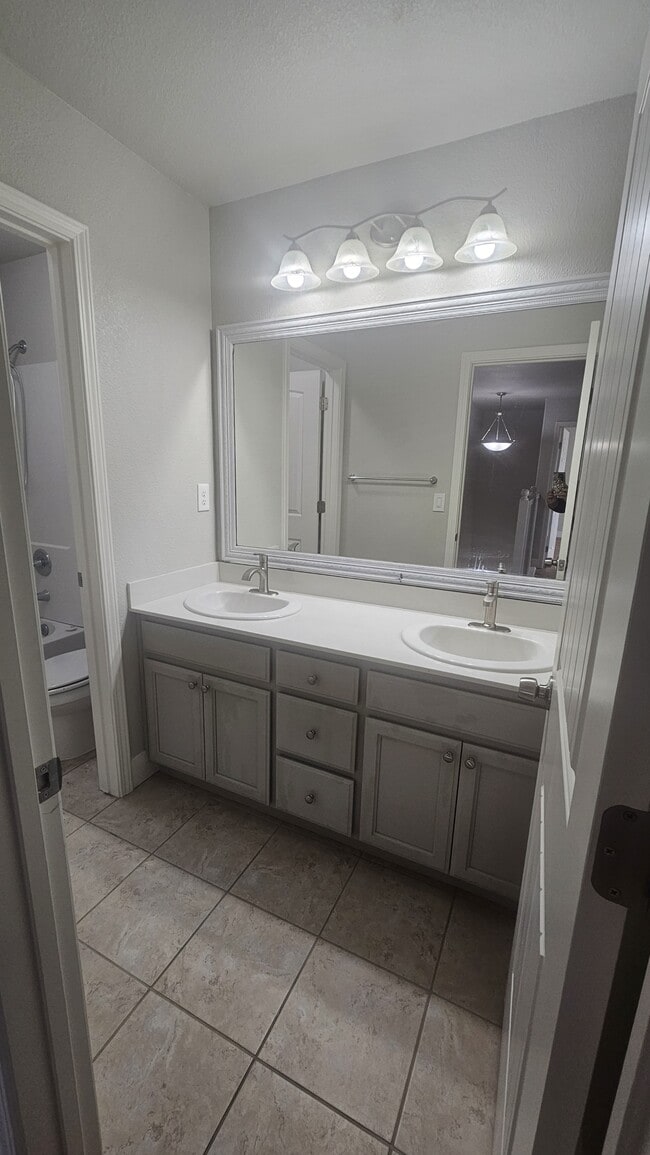 Building Photo - 3157 Rogue River Dr