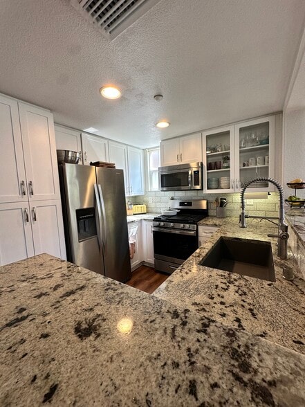 Building Photo - 732 Portside Pl
