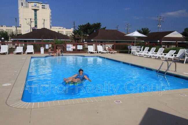 Building Photo - 214B 57th St