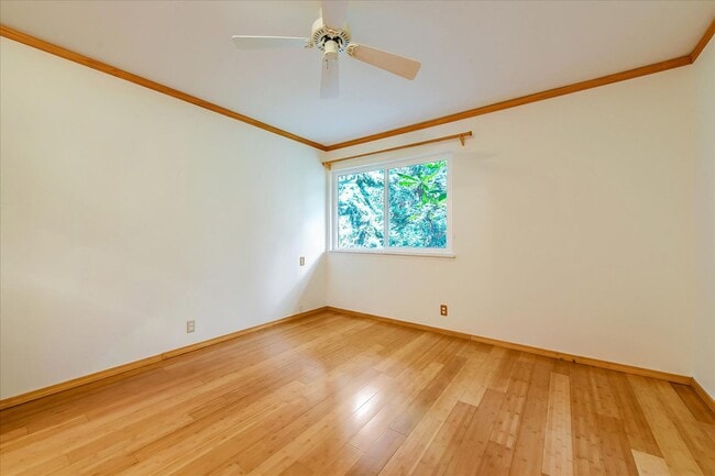 Building Photo - Fantastic 2-Bed, 2-Bath Townhouse with Pri...
