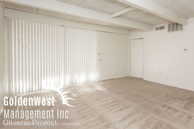 Building Photo - 910 E Marlette Ave