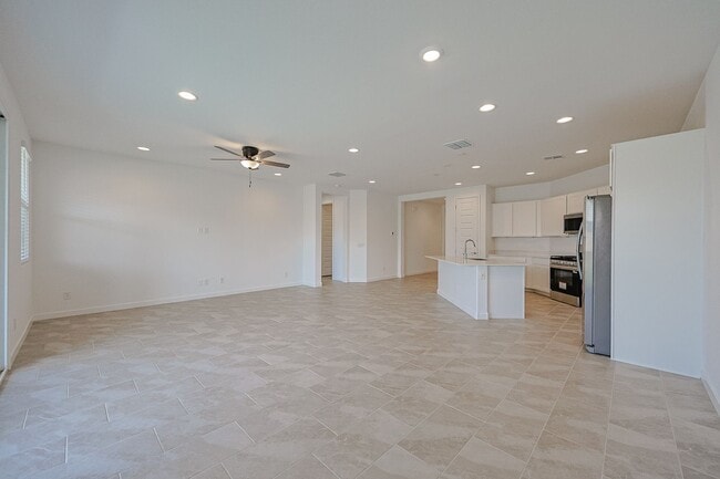 Building Photo - Beautiful 4 Bedroom in Aloravita Community