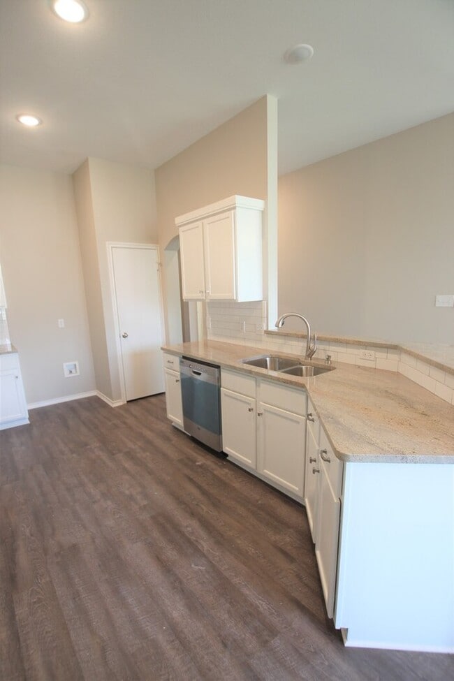 Building Photo - 3 Bedroom 2 Bath in Whitehouse ISD!