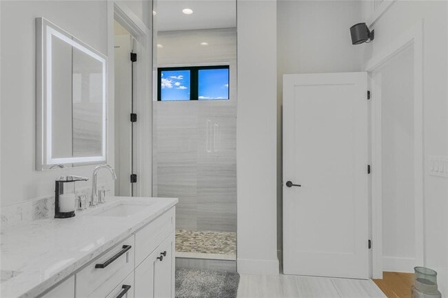 Building Photo - 13322 Galleria Cir