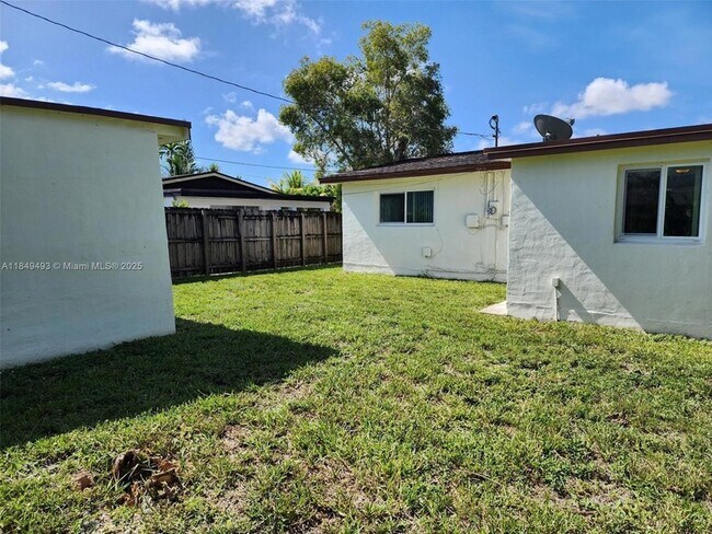 Building Photo - 845 NW 199th St
