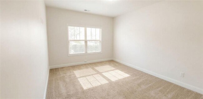 Building Photo - 4215 Hopewell Manor Dr