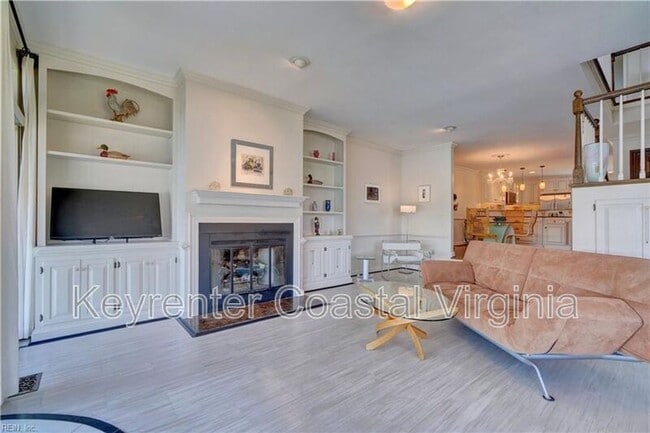 Building Photo - 108 Commerce St