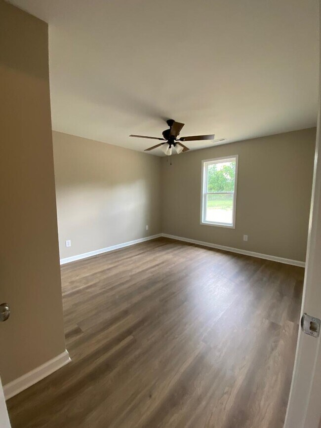 Building Photo - 1961 Glen Manor Ct