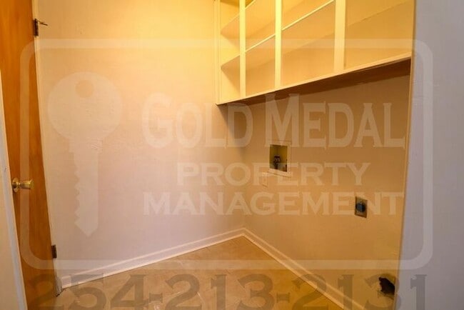 Building Photo - 3906 Charolais Dr