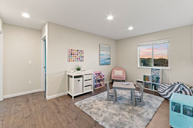 Building Photo - Modern Living. Unforgettable Views 5 bedroom / 5 bathrooms in the desirable Candelas community