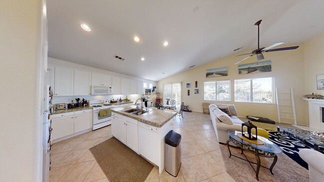 Building Photo - Charming 3 bed 2 bath Home in Fairway Cany...