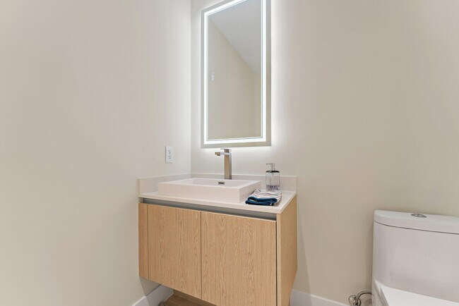 Building Photo - 3100 N Ocean Dr