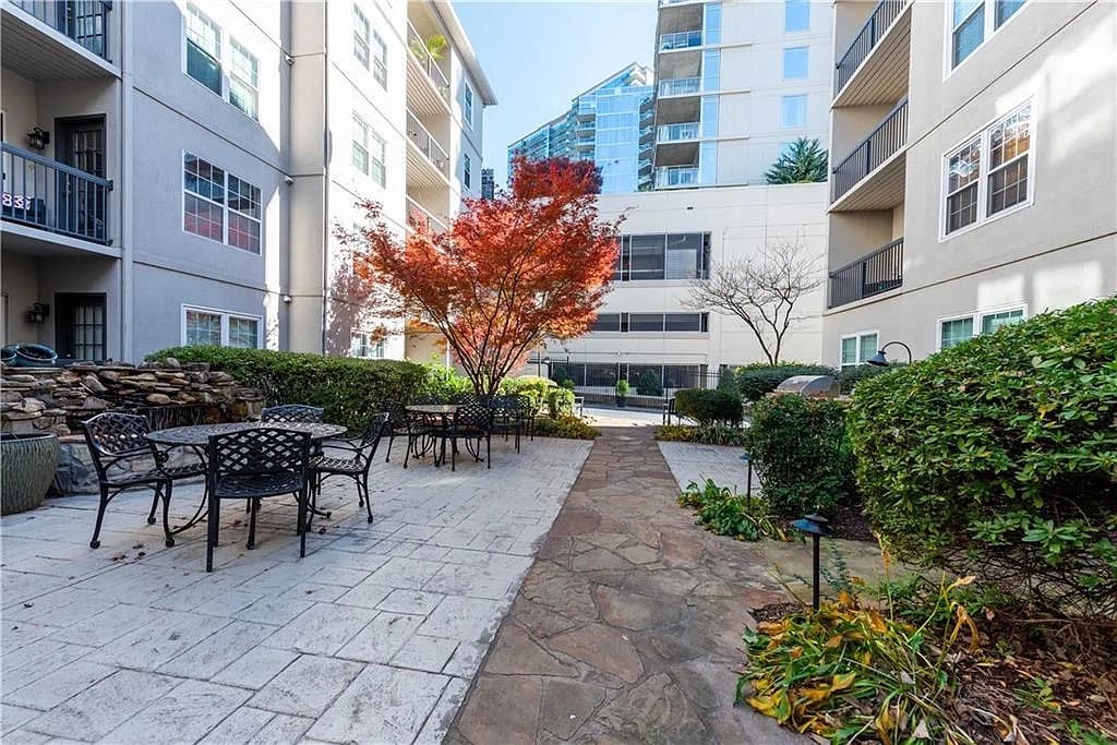 Building Photo - Room in Condo on Peachtree Walk NE