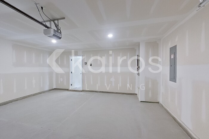 Building Photo - 132 George Oxford Dr