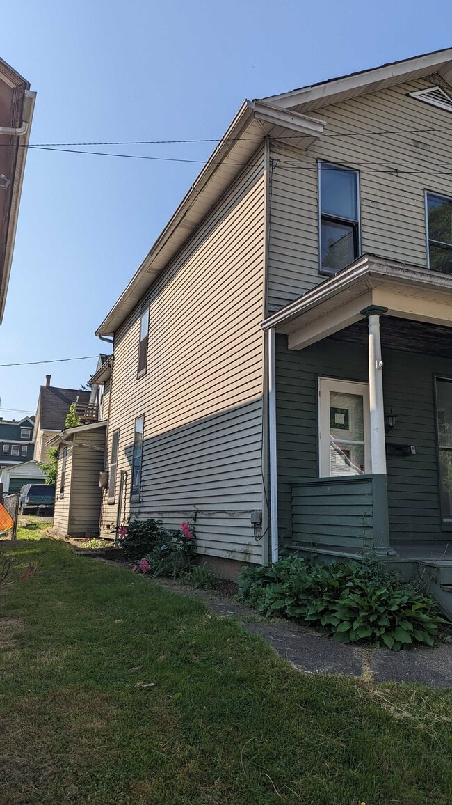 Building Photo - 415 W Front St